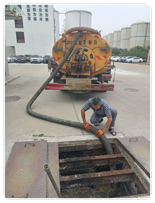 金银川路街道隔油池清掏