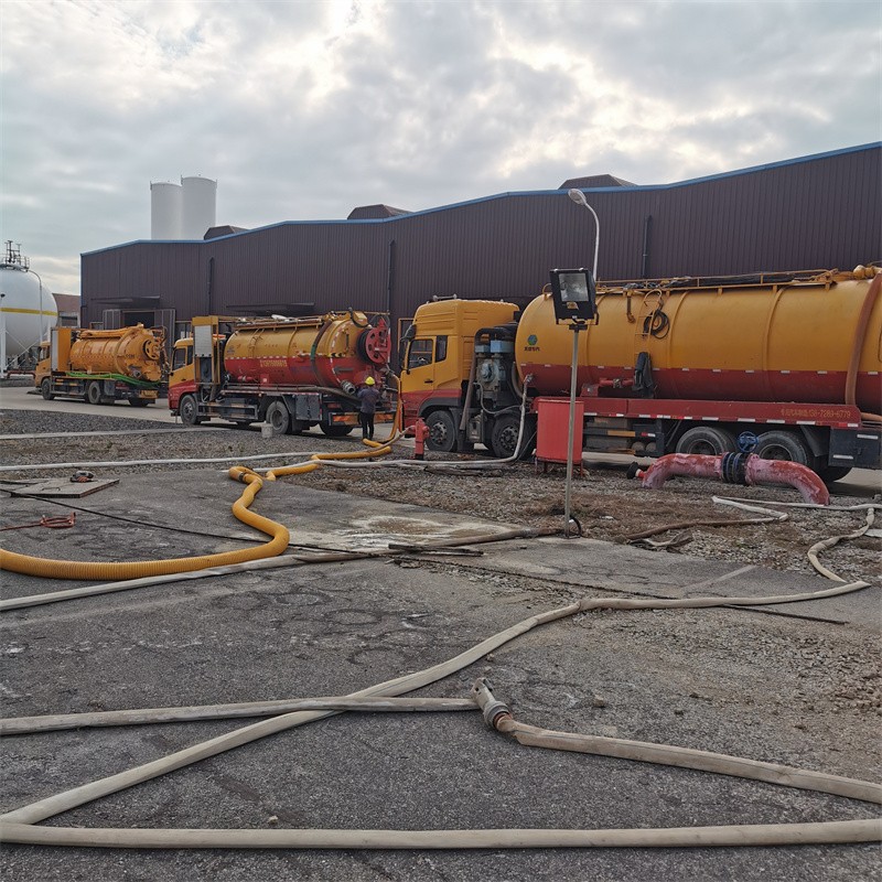 金银川路街道污水池清理