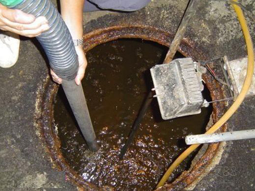 金银川路街道隔油池清理