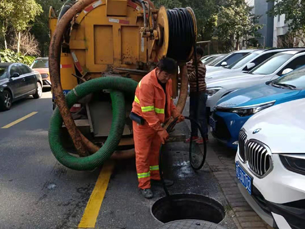 金银川路街道排污管道清淤