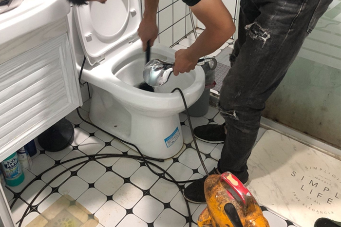 金银川路街道马桶堵塞自己疏通还是找师傅?专业上门服务让你省时更省心